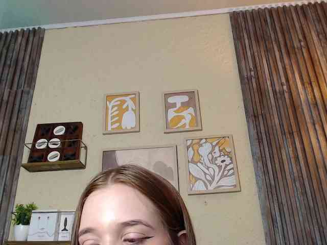 PrettyAriel webcam