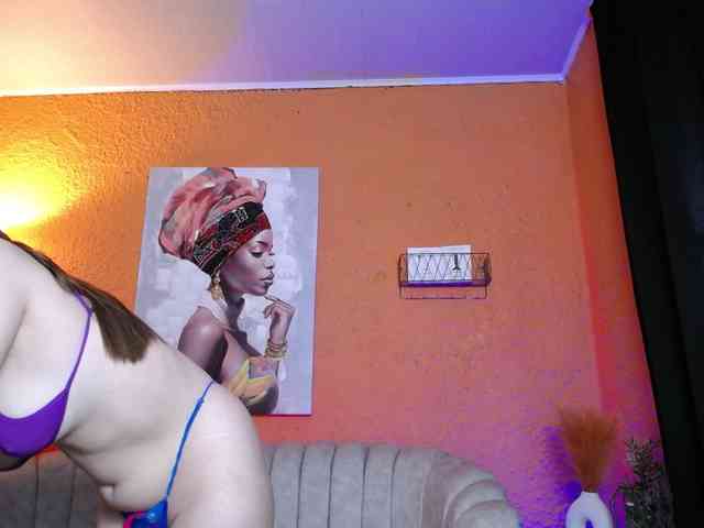 PrettyAriel webcam