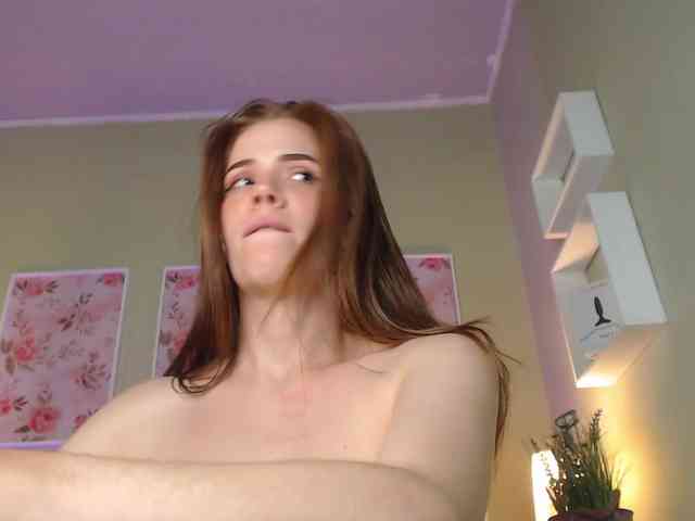 PrettyAriel webcam
