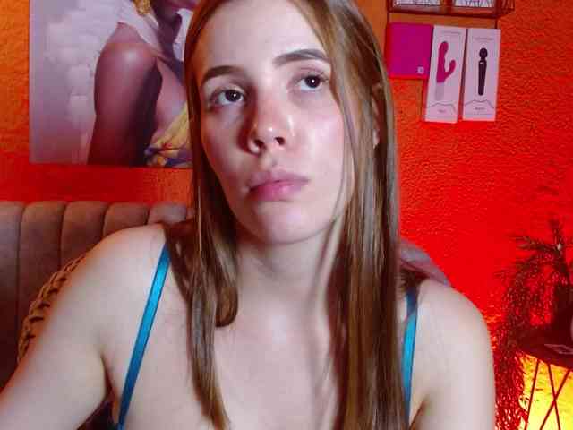 PrettyAriel webcam