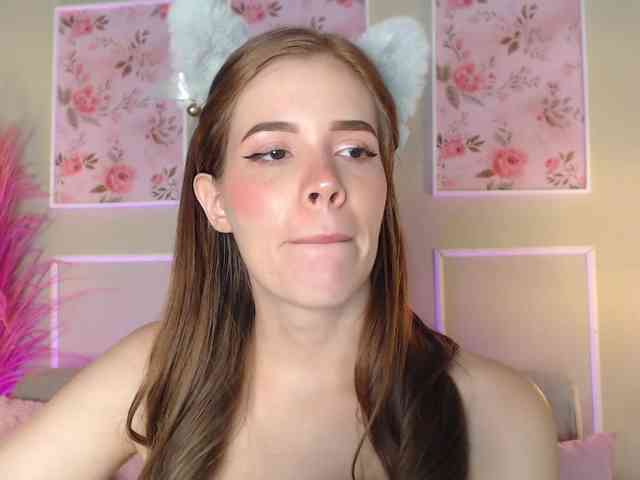 PrettyAriel webcam