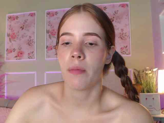 PrettyAriel webcam