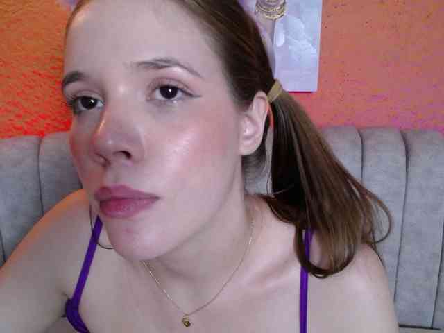 PrettyAriel webcam