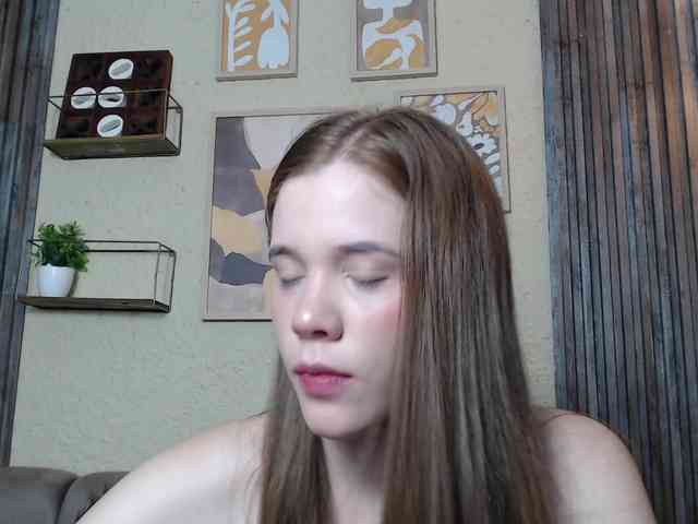 PrettyAriel webcam