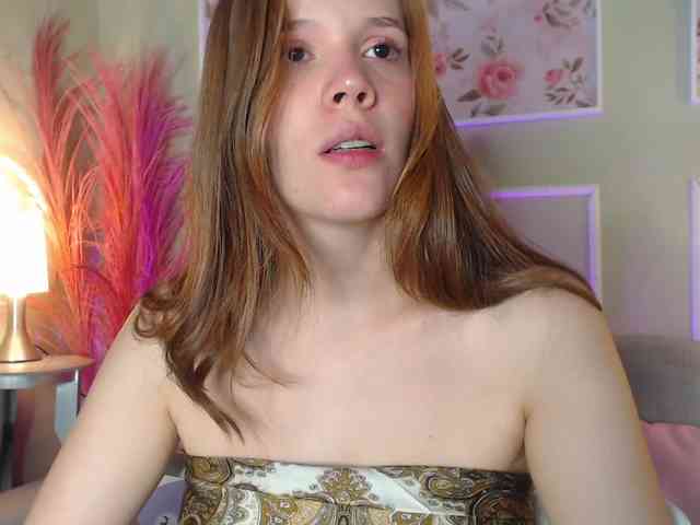 PrettyAriel webcam