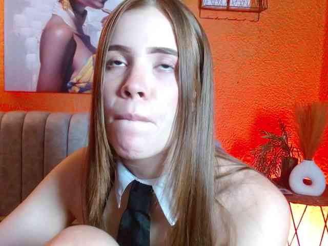 PrettyAriel webcam