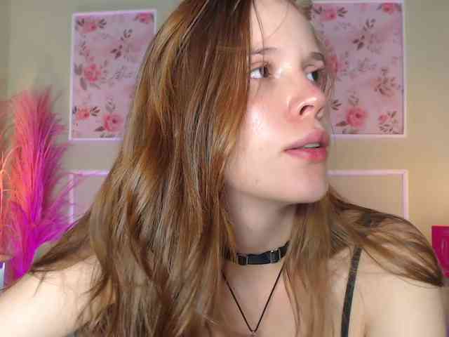 PrettyAriel webcam
