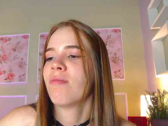 PrettyAriel webcam