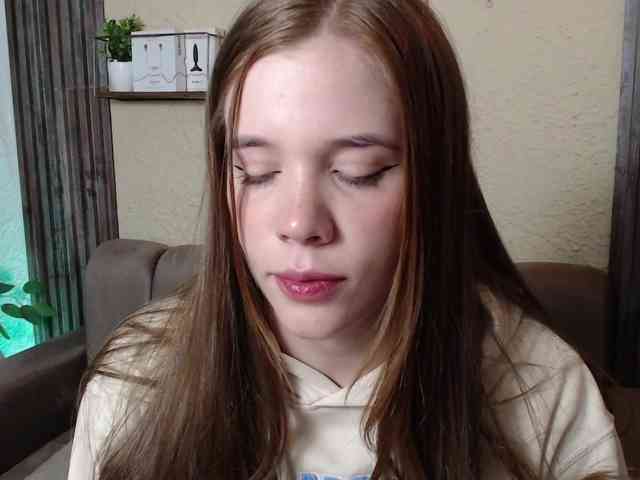 PrettyAriel webcam
