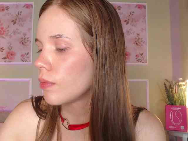 PrettyAriel webcam