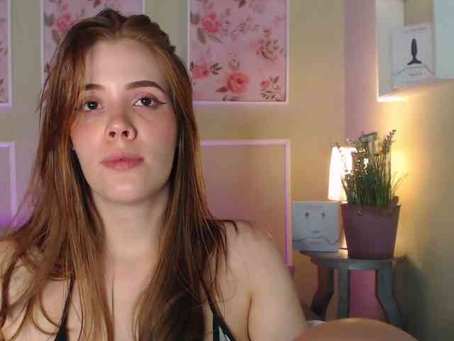 PrettyAriel webcam