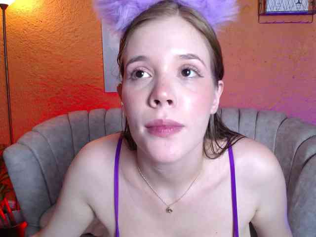 PrettyAriel webcam