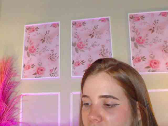 PrettyAriel webcam