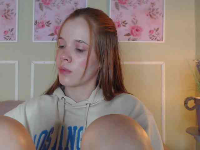 PrettyAriel webcam