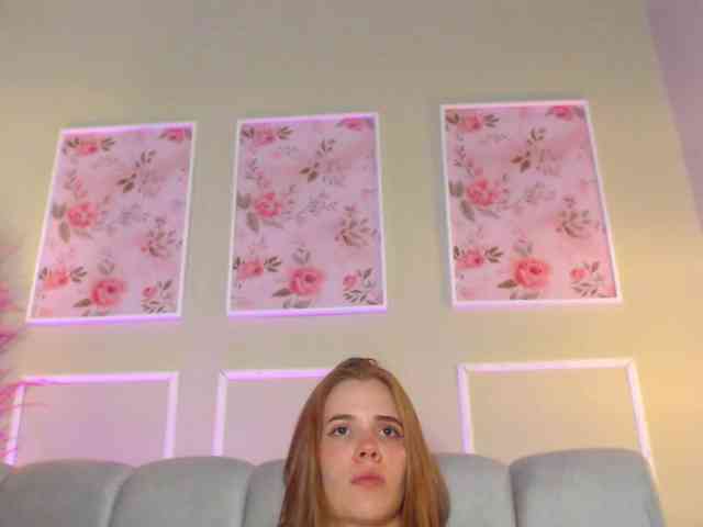PrettyAriel webcam