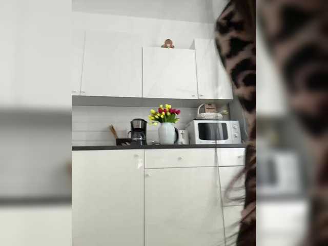 Kiss-krisss's BongaCams show and profile