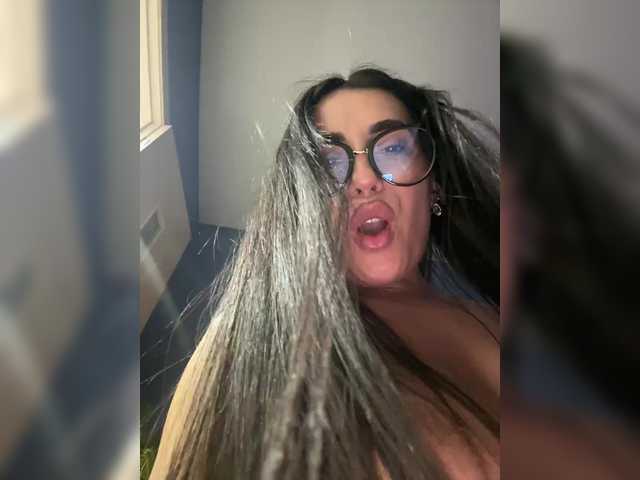 Kiss-krisss's BongaCams show and profile