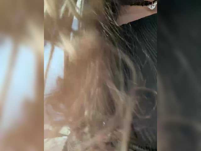 Kiss-krisss's BongaCams show and profile