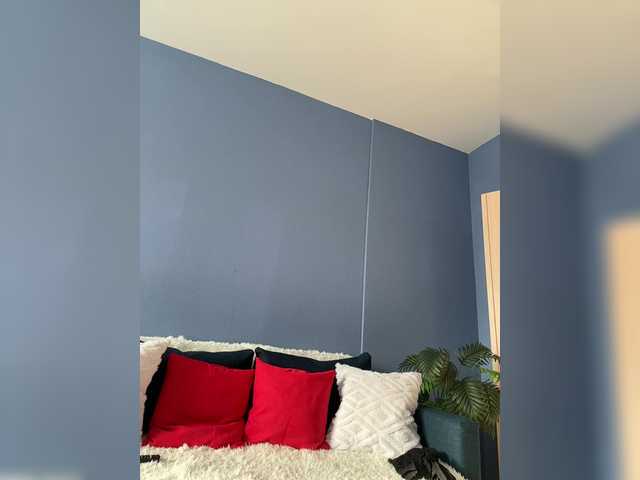 Kiss-krisss's BongaCams show and profile