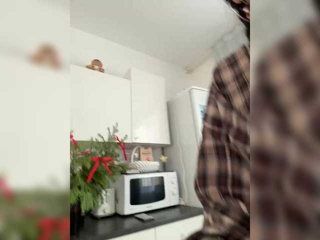 Kiss-krisss's BongaCams show and profile