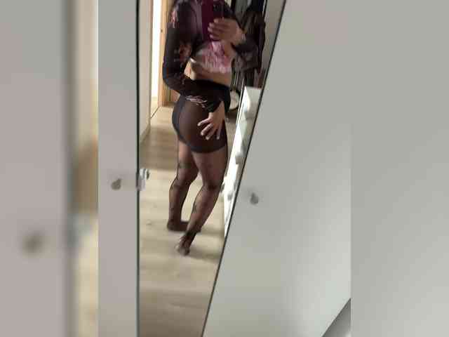 _NeferTiTi_ webcam