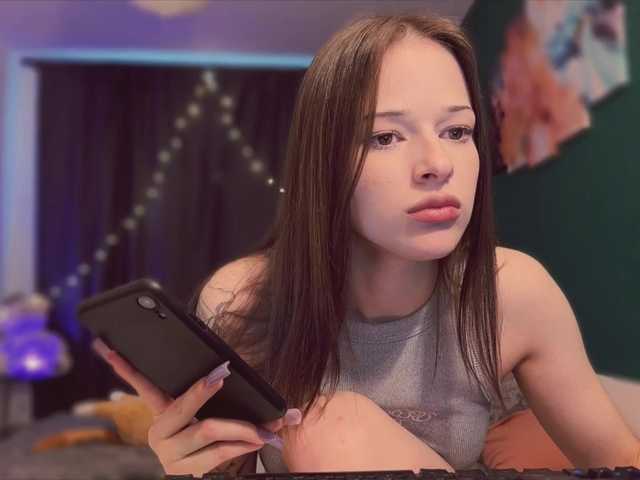 instadisha's BongaCams show and profile