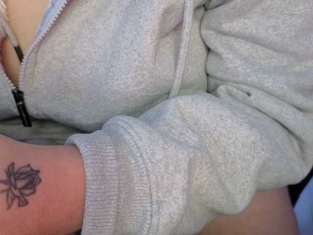 Drizzypeach's BongaCams show and profile