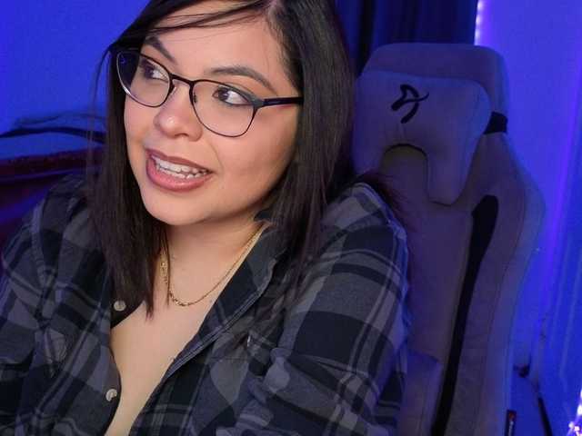 Drizzypeach's BongaCams show and profile