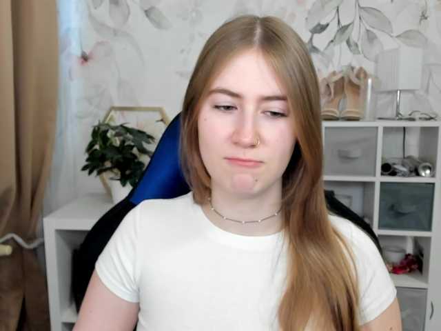 le modèle desireMegan est en webcam porno dans un show sur le site bongacams, il possède les tags suivants: White/Caucasian,Blonde,Shaved