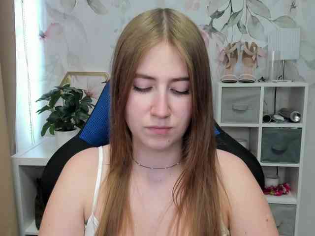 Desiremegan (23, White Cam Girl) performing Live Sex.
