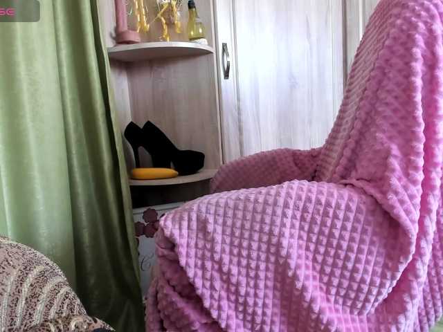 -Squirrel's BongaCams show and profile