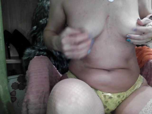 -Squirrel's BongaCams show and profile