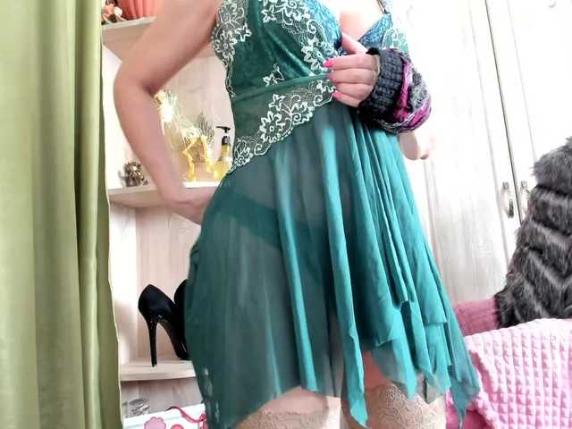 -Squirrel's BongaCams show and profile