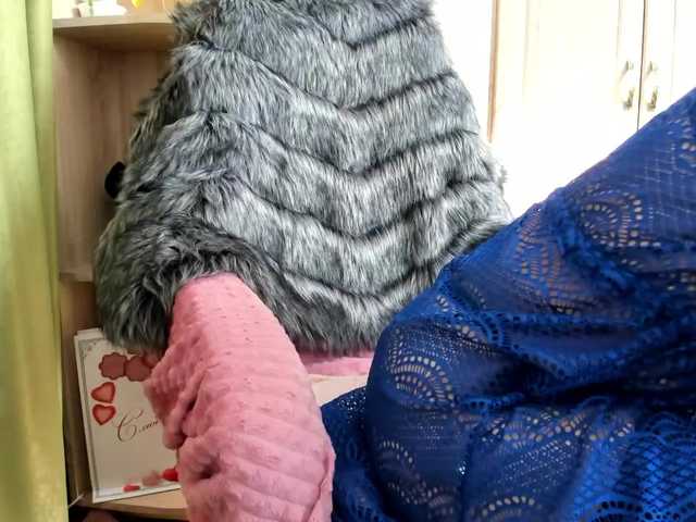 -Squirrel's BongaCams show and profile