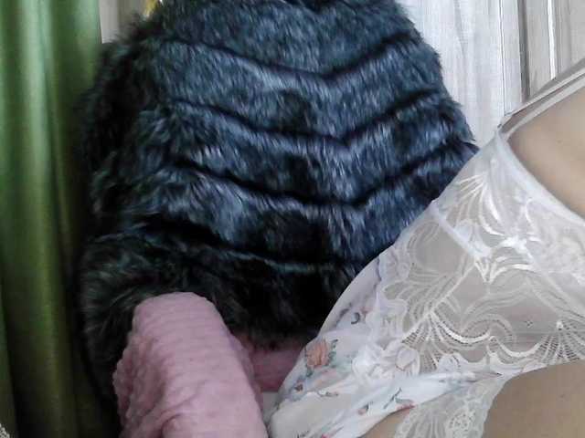 -Squirrel's BongaCams show and profile