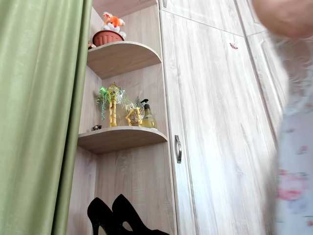 -Squirrel's BongaCams show and profile