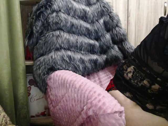 -Squirrel's BongaCams show and profile