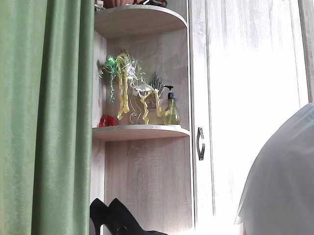 -Squirrel's BongaCams show and profile