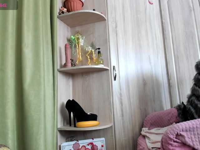 -Squirrel's BongaCams show and profile