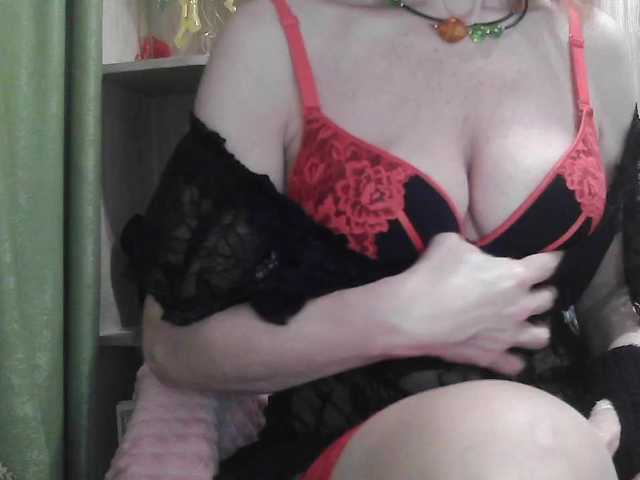 -Squirrel's BongaCams show and profile