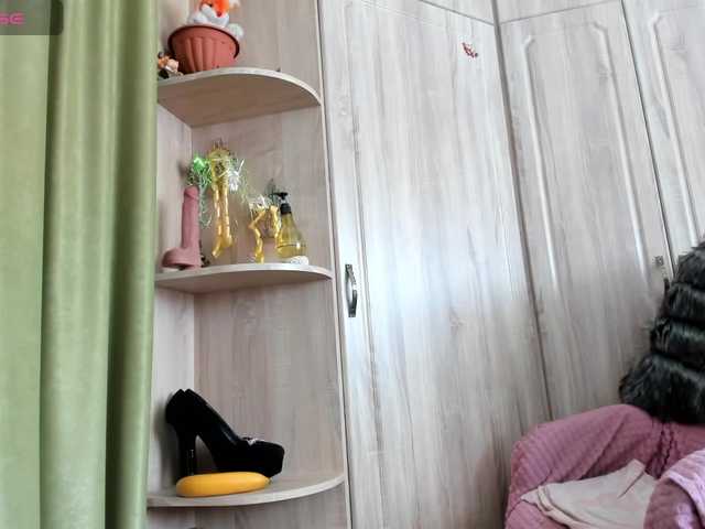 -Squirrel's BongaCams show and profile