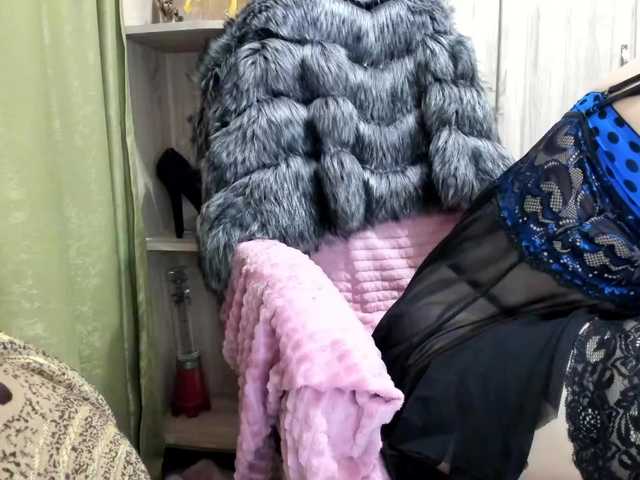 -Squirrel's BongaCams show and profile