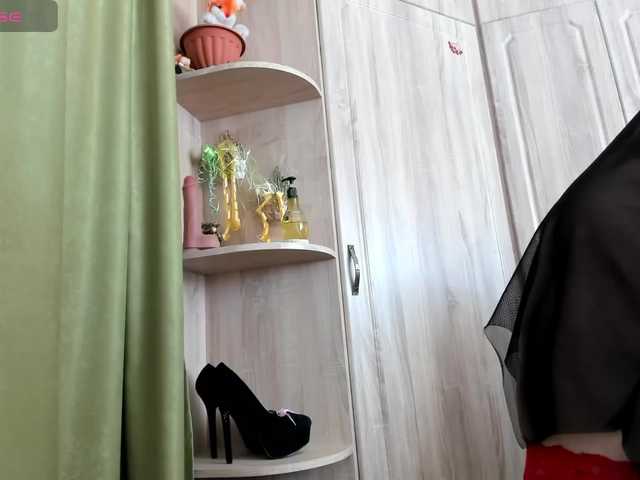 -Squirrel's BongaCams show and profile