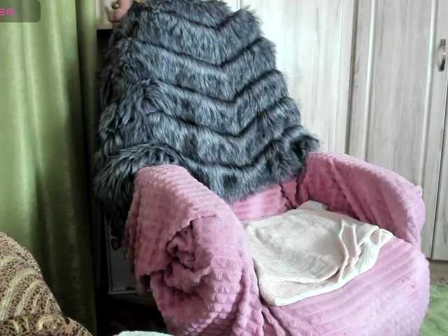 -Squirrel's BongaCams show and profile