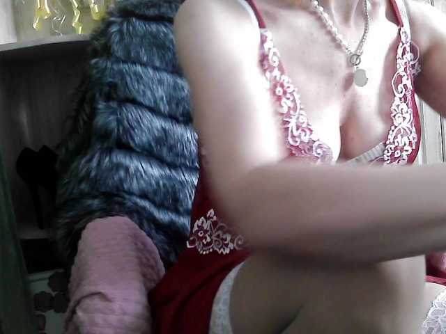 -Squirrel's BongaCams show and profile