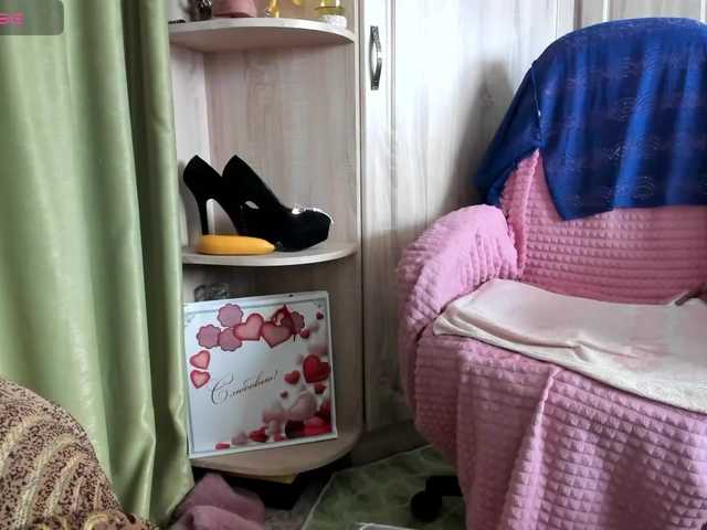 -Squirrel's BongaCams show and profile