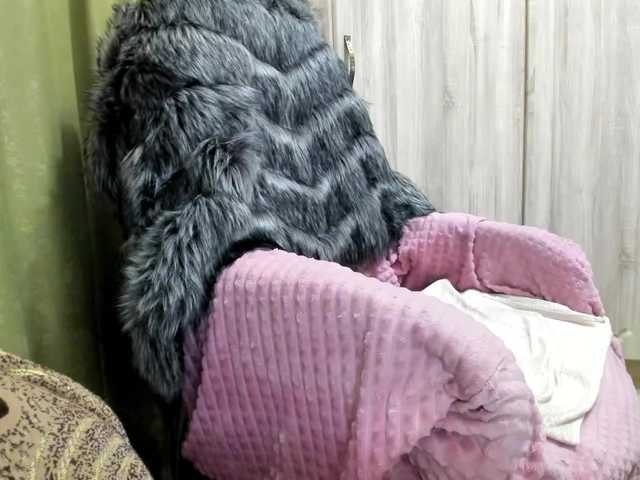 -Squirrel's BongaCams show and profile