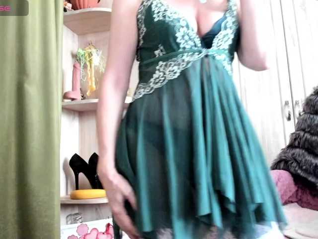 -Squirrel's BongaCams show and profile