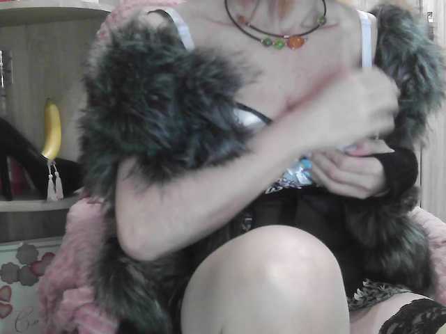 -Squirrel's BongaCams show and profile