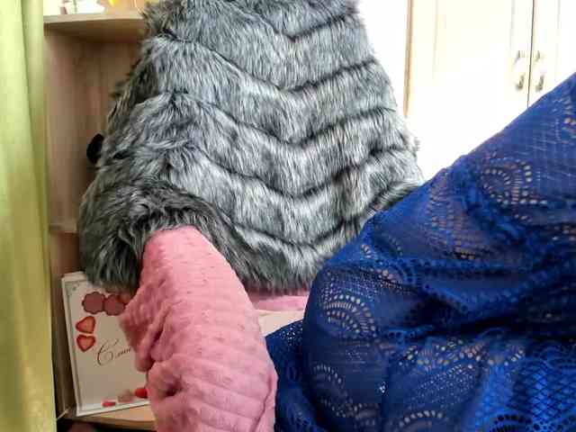 Squirrel-on-the-Bong webcam